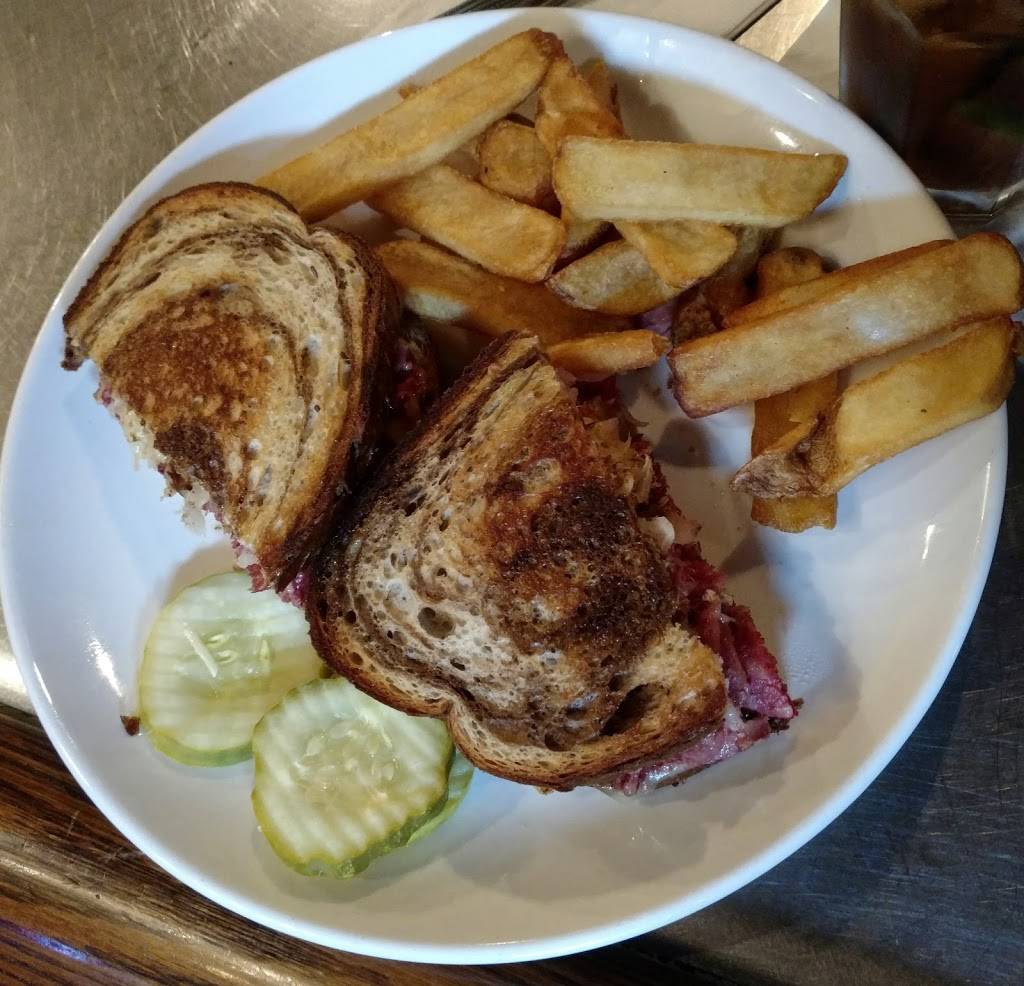 The Village Squire (Crystal Lake) | restaurant | 4818 Northwest Hwy, Crystal Lake, IL 60014, USA | 8154554130 OR +1 815-455-4130