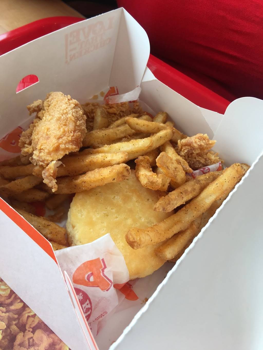 Popeyes Louisiana Kitchen | restaurant | 2580 Maple Ave, Zanesville, OH 43701, USA | 7404871279 OR +1 740-487-1279
