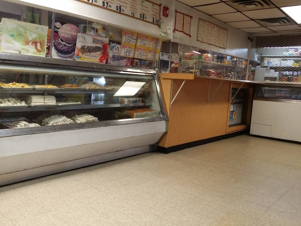 Lee Seafood | restaurant | 823 Kerlin St, Chester, PA 19013, USA | 6104478780 OR +1 610-447-8780