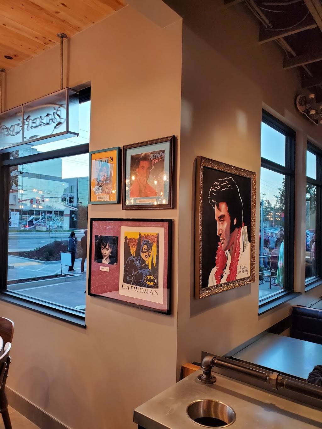 Raising Canes Chicken Fingers | meal takeaway | 2250 17th St, Santa Ana, CA 92701, USA | 7145504621 OR +1 714-550-4621