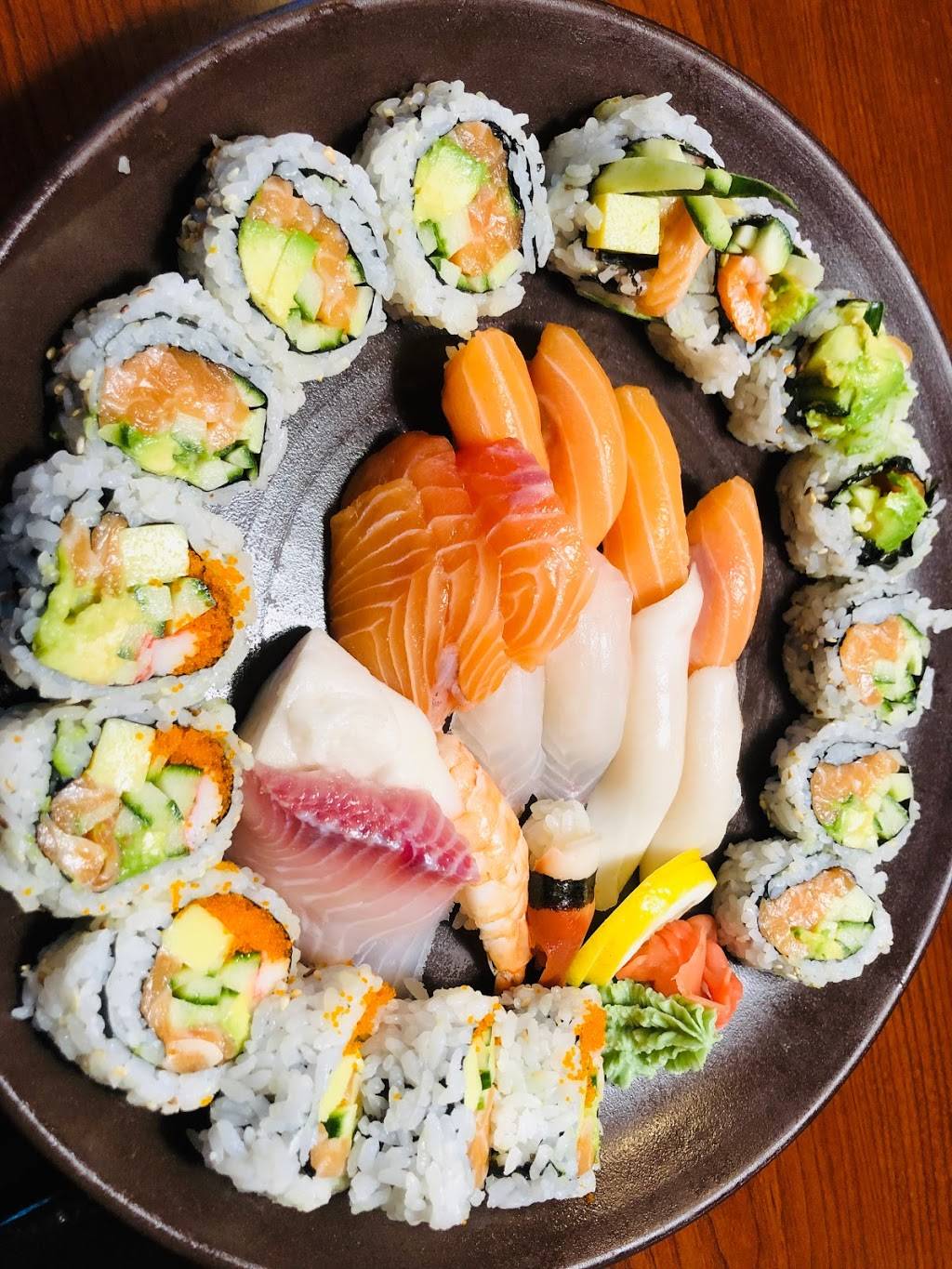 Sushi Bong | restaurant | Shops on Yonge 7181 Yonge Street #27, Thornhill, ON L3T 0C7, Canada | 9055972200 OR +1 905-597-2200