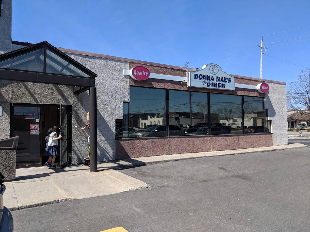 Donna Maes Diner | restaurant | 215 Eugenie St W, Windsor, ON N8X 2X7, Canada | 5199692233 OR +1 519-969-2233