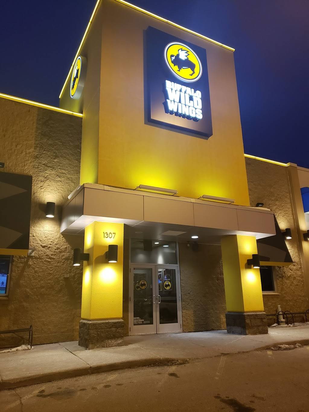 Buffalo Wild Wings | meal takeaway | 1307 Miller Trunk Hwy, Duluth, MN 55811, USA | 2187225100 OR +1 218-722-5100