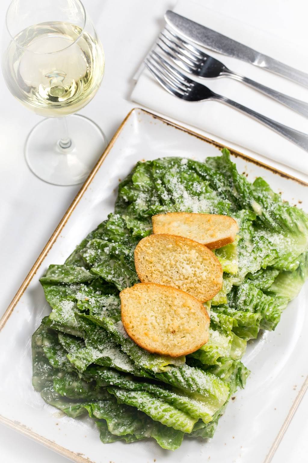 Cottonwood Restaurant & Bar | restaurant | 10142 Rue Hilltop, Truckee, CA 96161, USA | 5305875711 OR +1 530-587-5711