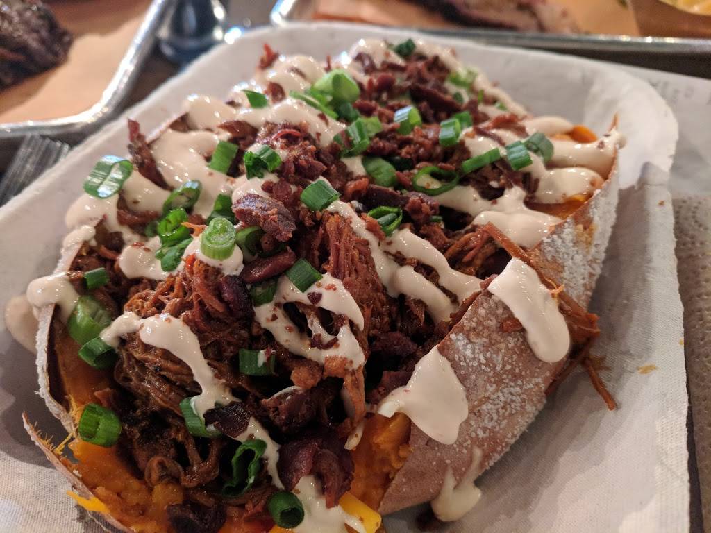 Pecan Lodge | restaurant | 2702 Main St, Dallas, TX 75226, USA | 2147488900 OR +1 214-748-8900