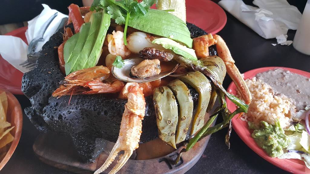 El Michoacano Restaurant | restaurant | 1296 San Juan Rd, Hollister, CA 95023, USA | 8316389425 OR +1 831-638-9425