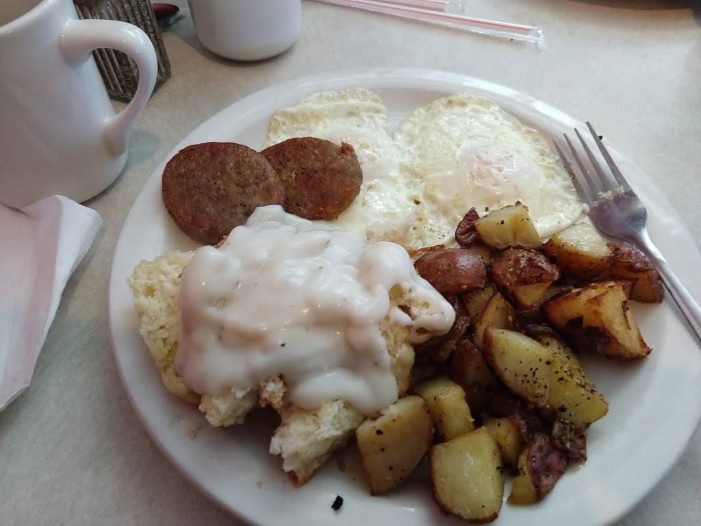 Family Ties Restaurant | restaurant | 904 Webb Ave, Crossville, TN 38555, USA | 9314565141 OR +1 931-456-5141