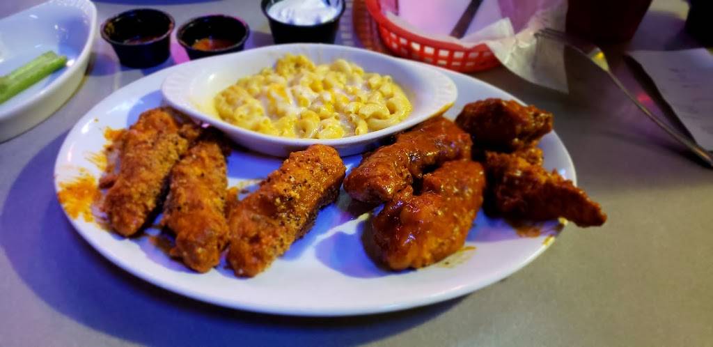 Pluckers Wing Bar | restaurant | 5500 Greenville Ave Ste 406, Dallas, TX 75205, USA | 2143639464 OR +1 214-363-9464