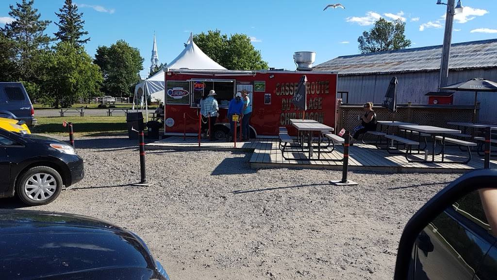 Casse Croute Du Village | restaurant | Rue Quyon, Quyon, QC J0X 2V0, Canada | 8195980503 OR +1 819-598-0503
