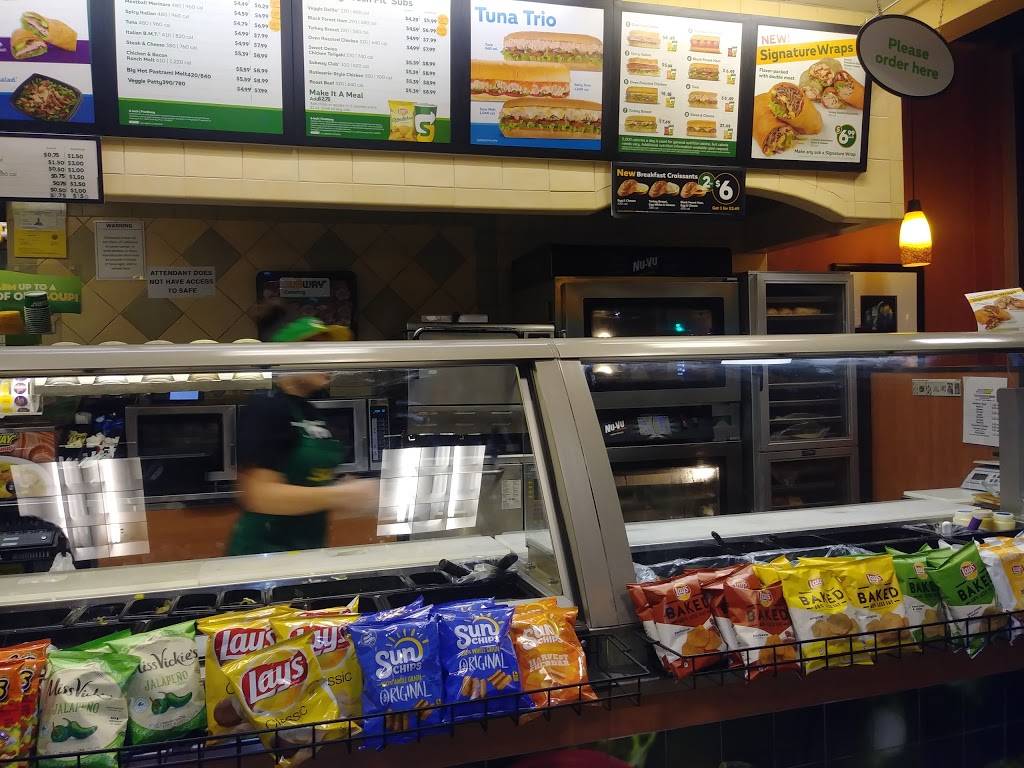 Subway Restaurants | restaurant | 10610 Ventura Blvd, Studio City, CA 91604, USA | 8187629700 OR +1 818-762-9700
