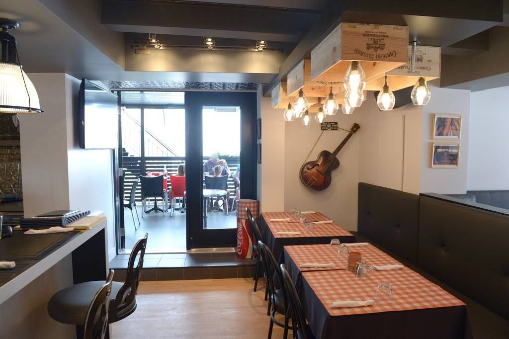 Casa Calzone | restaurant | 1298 Rue de la Pointe-aux-Lièvres, Québec, QC G1L 4L9, Canada | 4185223000 OR +1 418-522-3000