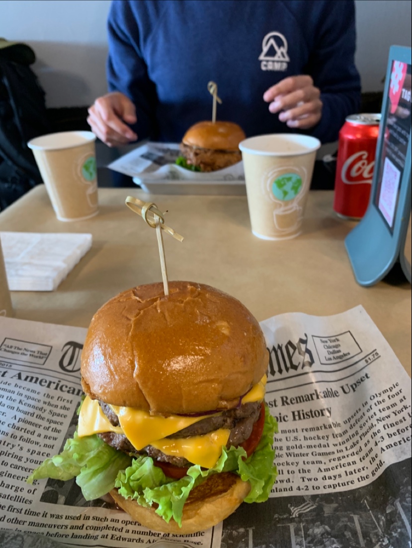 Foodee Burger | restaurant | 408 Dewey Blvd, San Francisco, CA 94116, USA | 4156656888 OR +1 415-665-6888