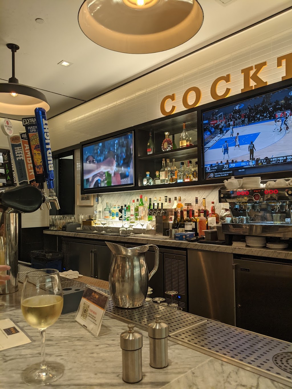 Mustards Bar & Grill | restaurant | 780 S Airport Blvd, San Francisco, CA 94128, USA | 6508218936 OR +1 650-821-8936