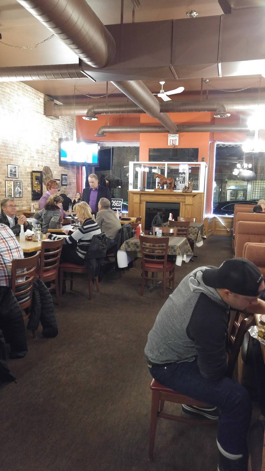 Village Restaurant & Pizzeria | restaurant | 12 Main St W, Norwich, ON N0J 1P1, Canada | 5198632813 OR +1 519-863-2813