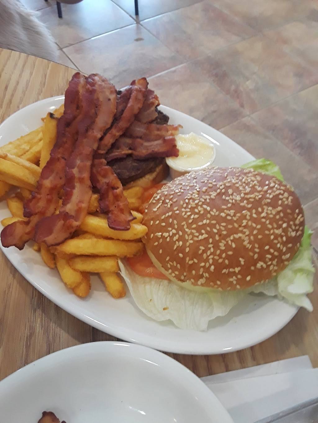 Lil Chef | restaurant | 101 Brookside Ln # D, Brighton, MI 48116, USA | 8102275520 OR +1 810-227-5520