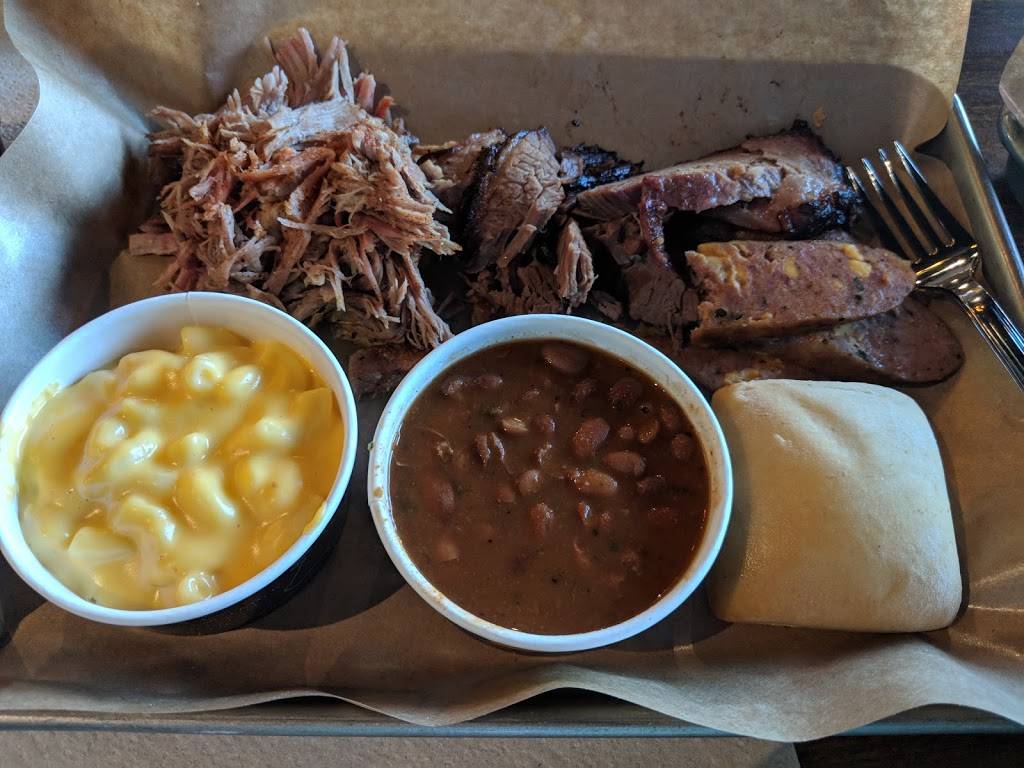 Dickeys Barbecue Pit | restaurant | 3500 Washtenaw Ave Ste E1, Ann Arbor, MI 48104, USA | 7342630436 OR +1 734-263-0436