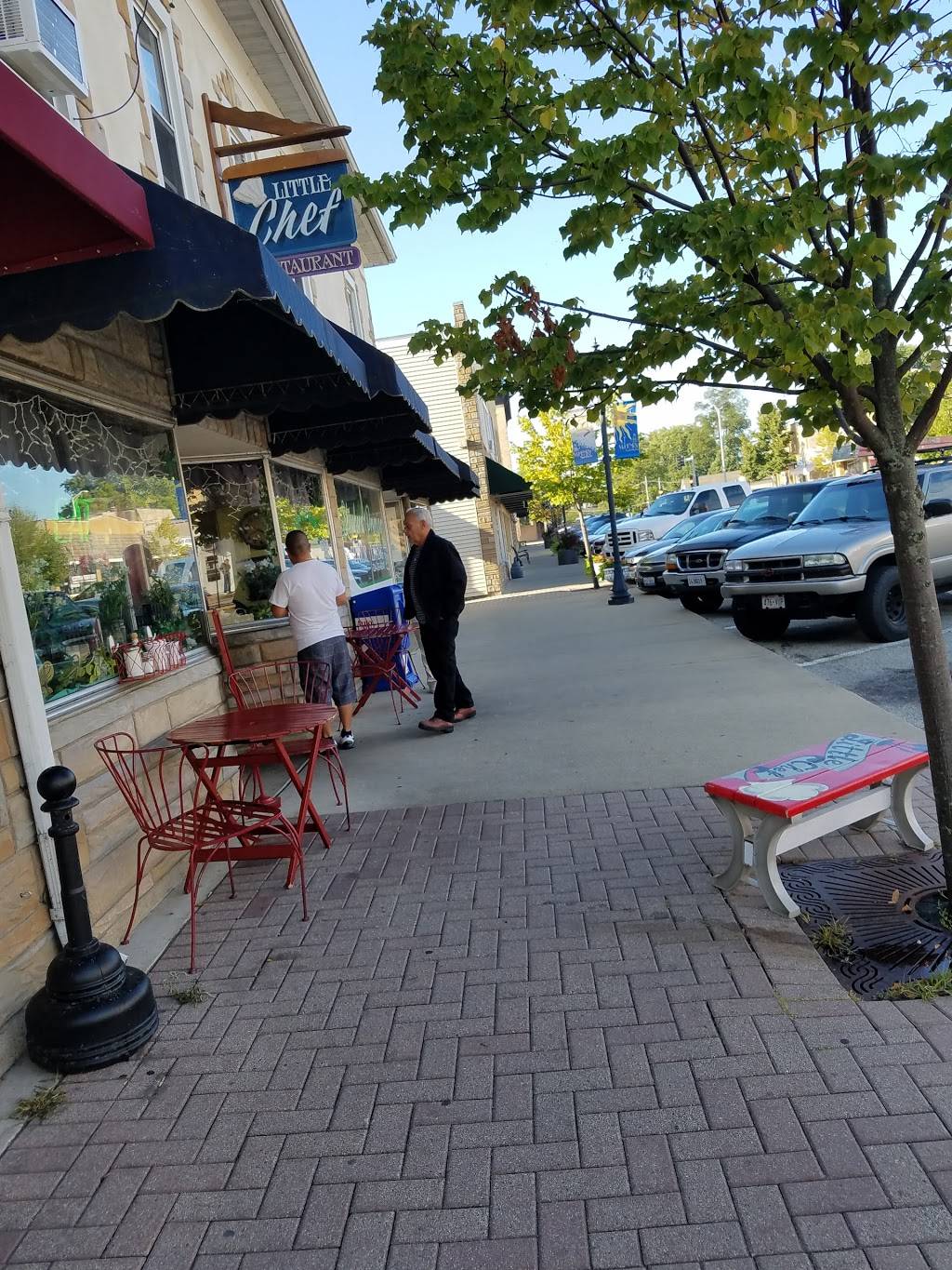 Little Chef | restaurant | 1332 Riverside Dr, McHenry, IL 60050, USA | 8153859752 OR +1 815-385-9752