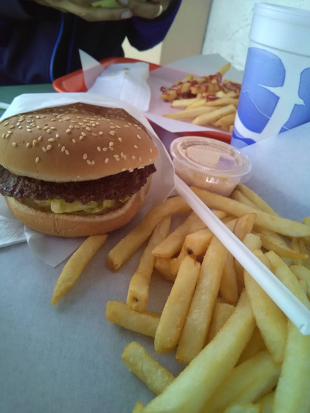 Lindas Burger | restaurant | 4758 Maine Ave, Baldwin Park, CA 91706, USA | 6269629257 OR +1 626-962-9257