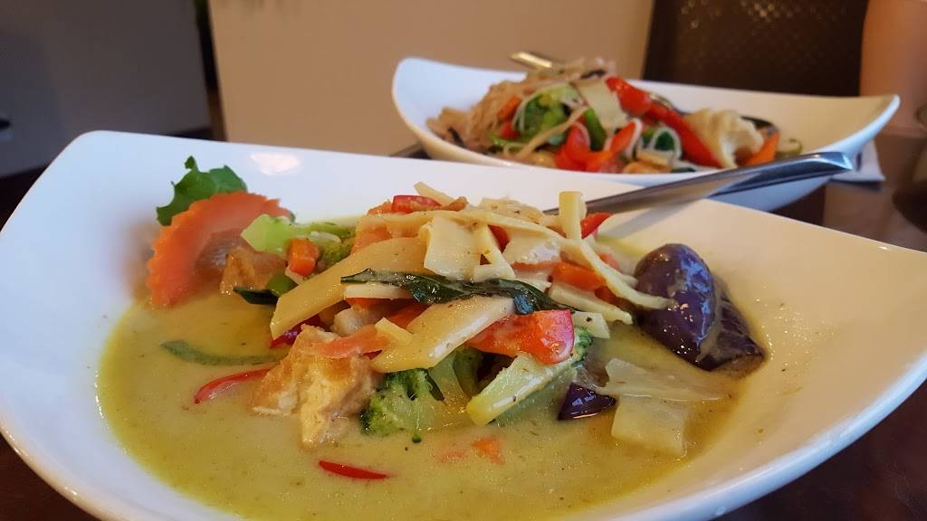 Phuket Royal | restaurant | 713 Somerset St W, Ottawa, ON K1R 6P7, Canada | 6132353134 OR +1 613-235-3134