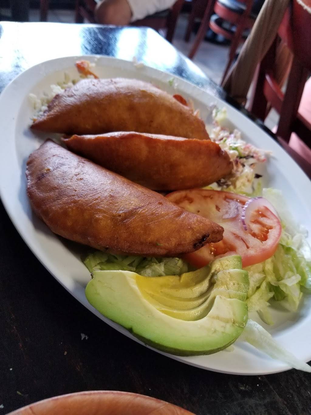 Mariscos El Abuelo y Yo | restaurant | 3752 S Kedzie Ave, Chicago, IL 60632, USA | 7732479110 OR +1 773-247-9110