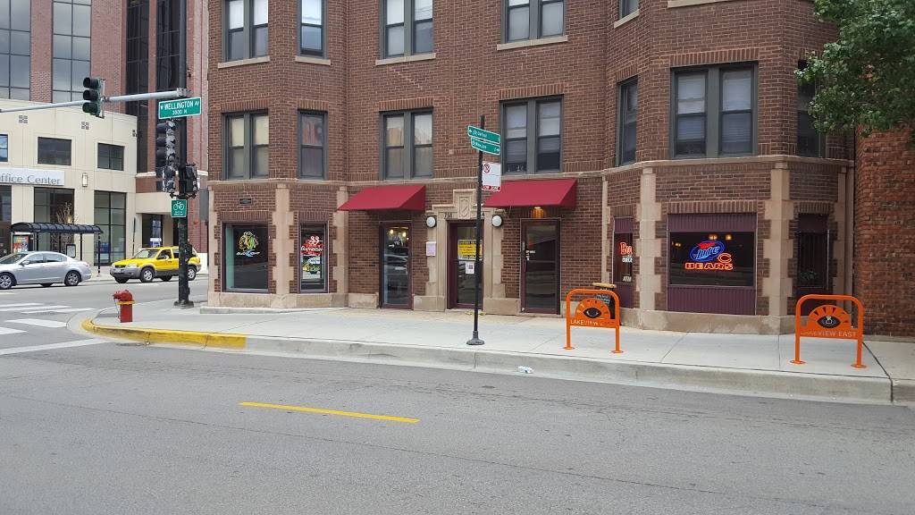 Parrots Bar & Grill | restaurant | 754 W Wellington Ave, Chicago, IL 60657, USA | 7732817878 OR +1 773-281-7878