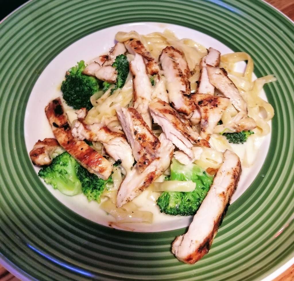 Applebees Grill + Bar | restaurant | 521 N McKinley St, Corona, CA 92879, USA | 9513711995 OR +1 951-371-1995