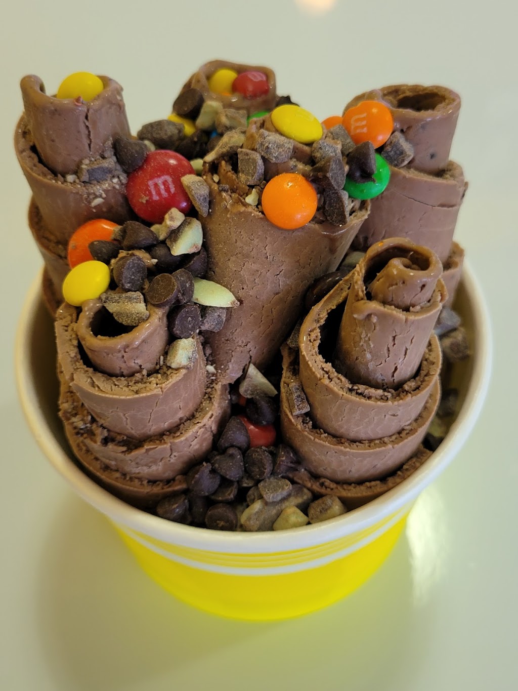Curly Cream Rolled Icecream | restaurant | 981 US-98 Shop 11, Destin, FL 32541, USA | 8504246077 OR +1 850-424-6077