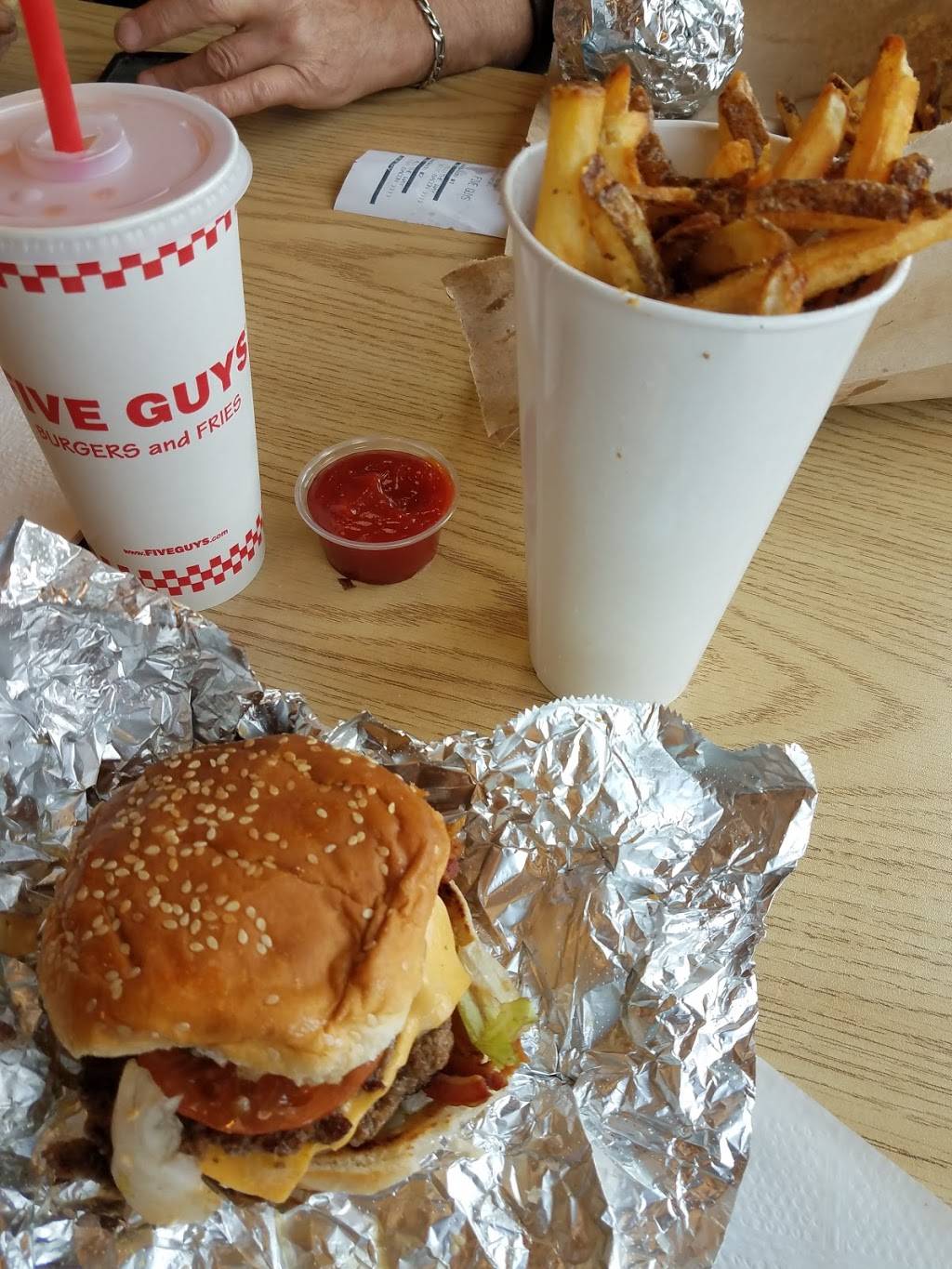 Five Guys | meal takeaway | 340 Ogden Ave, Downers Grove, IL 60515, USA | 6309631550 OR +1 630-963-1550