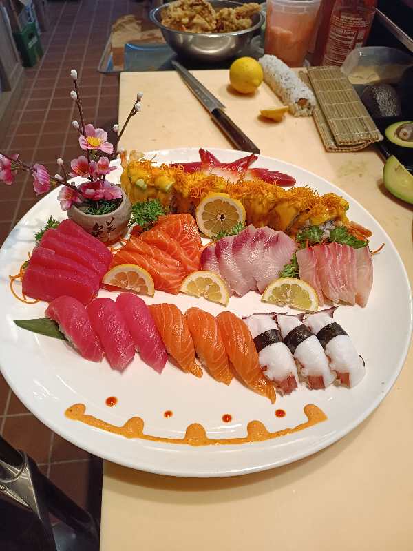 Asian Bistro | restaurant | 611 Shiloh Dr 7 8, Laredo, TX 78045, USA | 9565680939 OR +1 956-568-0939