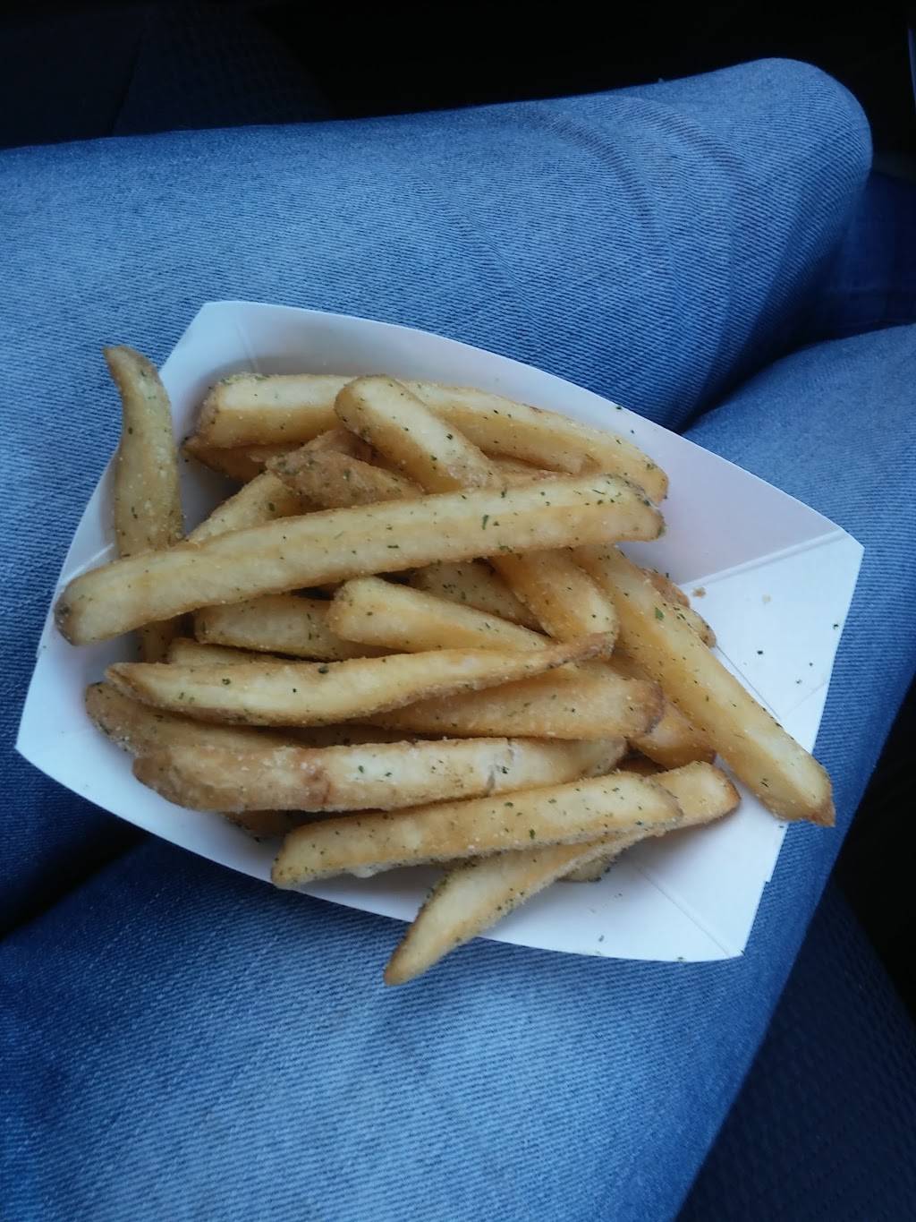 Grumps Burgers | restaurant | 1704 N Main St, Cleburne, TX 76033, USA | 8177742874 OR +1 817-774-2874