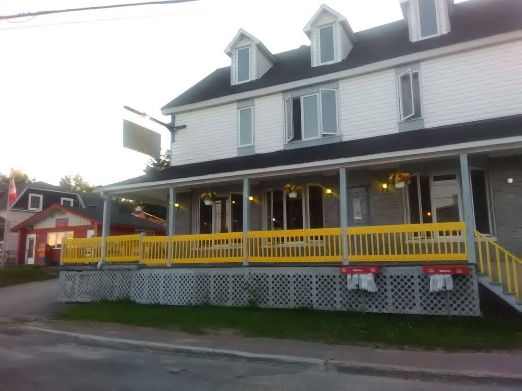 Resto-bar Le Bouchette | restaurant | 43 Rue Principale, Bouchette, QC J0X 1E0, Canada | 8735668989 OR +1 873-566-8989