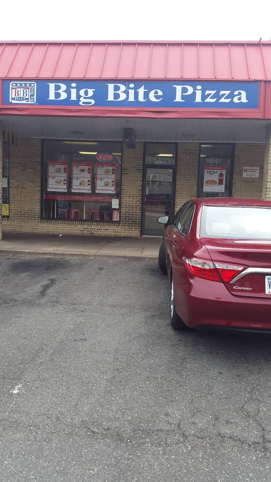 Big Bite Pizza | meal takeaway | 4620, 666 S Pickett St, Alexandria, VA 22304, USA | 7037511000 OR +1 703-751-1000