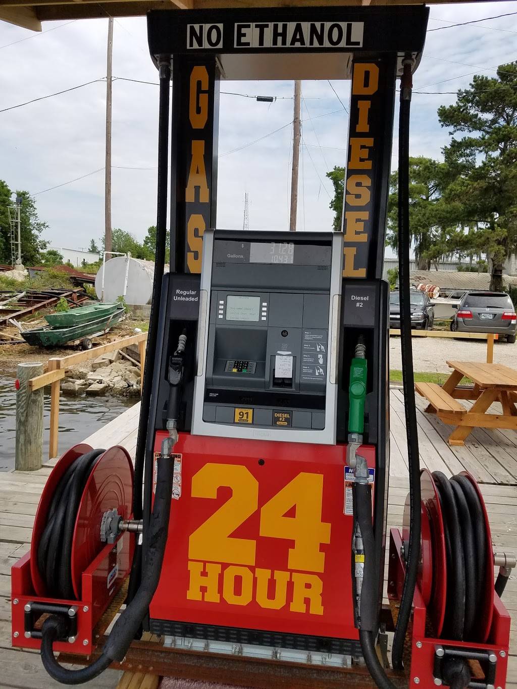 The Fuel Dock | restaurant | 30160 US-51, Akers, LA 70421, USA | 9853860870 OR +1 985-386-0870