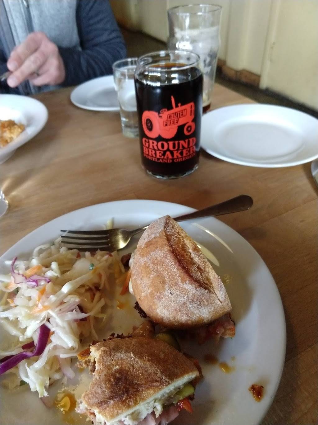 Ground Breaker Brewing and Gastropub | restaurant | 2030 SE 7th Ave, Portland, OR 97214, USA | 5039284195 OR +1 503-928-4195