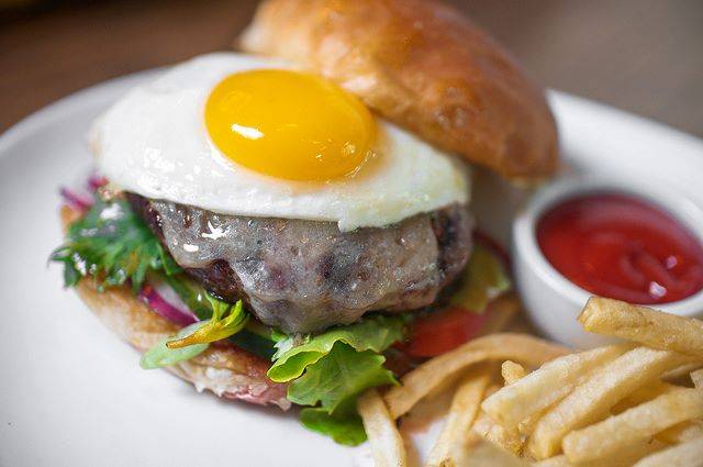 Full Circle Tavern | restaurant | 6341 La Vista Dr, Dallas, TX 75214, USA | 2142083435 OR +1 214-208-3435