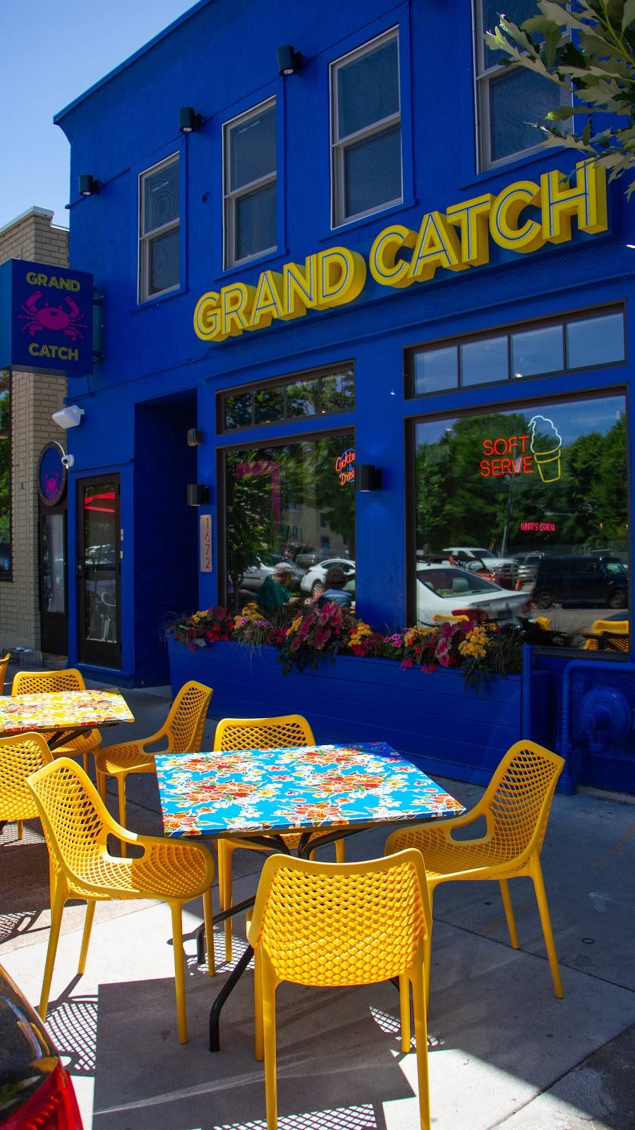 Grand Catch | restaurant | 1672 Grand Ave, St Paul, MN 55105, USA | 6513488541 OR +1 651-348-8541