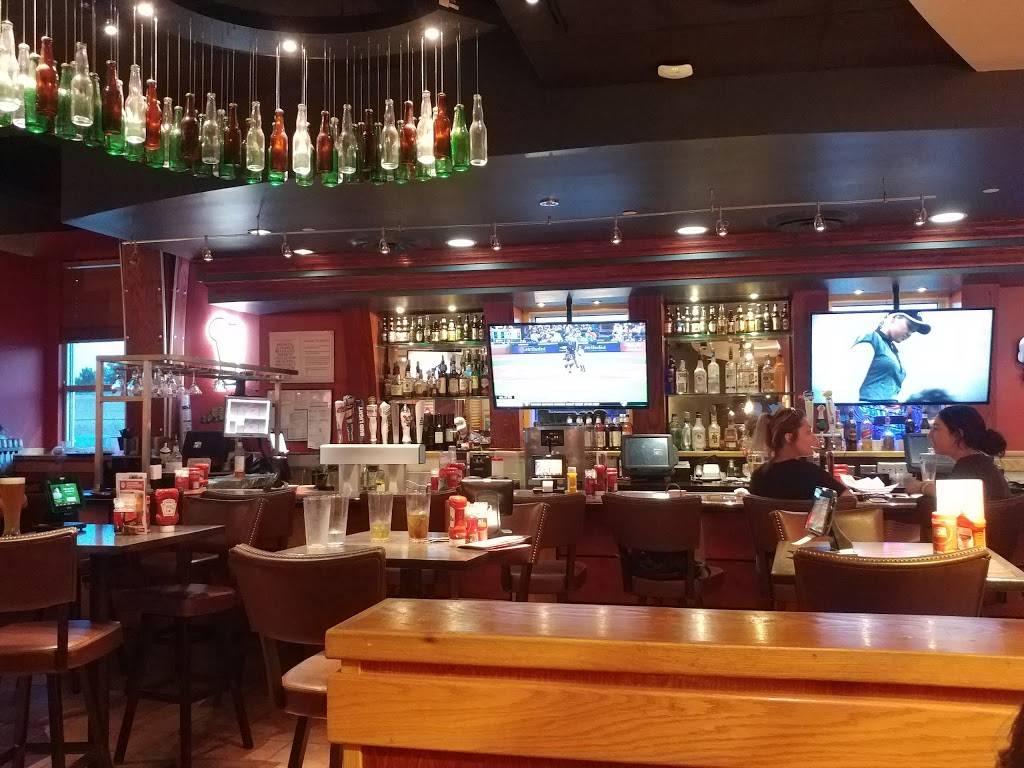 Red Robin Gourmet Burgers and Brews | restaurant | 5000 Shelbyville Rd #1627, Louisville, KY 40207, USA | 5028999001 OR +1 502-899-9001