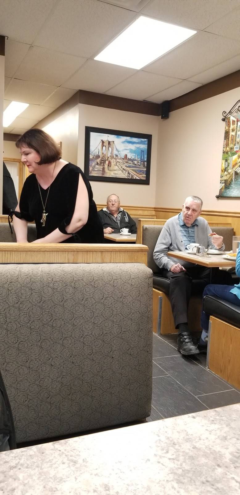 Queens Café Restaurant | restaurant | 149 Broadway, Tillsonburg, ON N4G 3P7, Canada | 5196880191 OR +1 519-688-0191