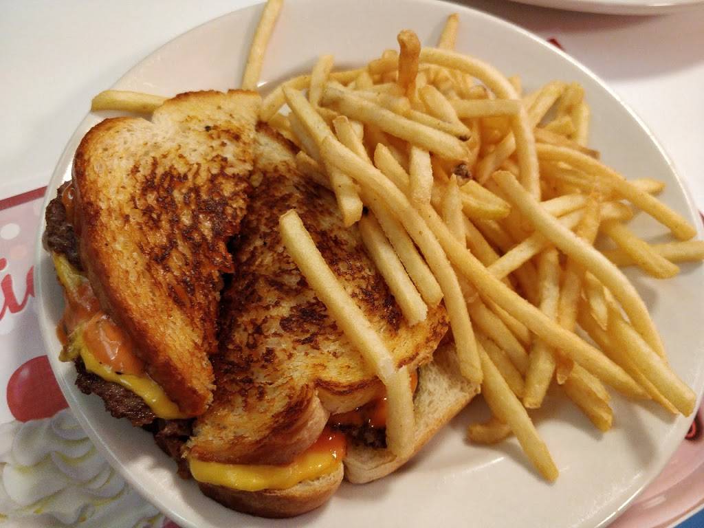 Steak n Shake | restaurant | 1925 W Dorothy Ln, Moraine, OH 45439, USA | 9372999140 OR +1 937-299-9140