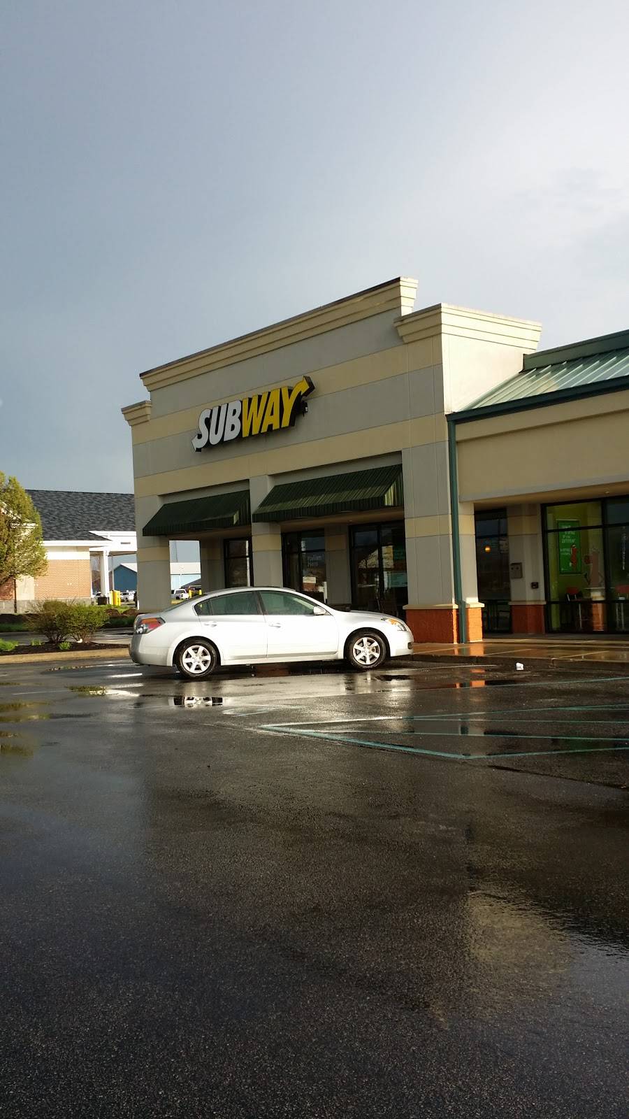 Subway Restaurants | restaurant | 7569 E US Hwy 36, Avon, IN 46123, USA | 3172727359 OR +1 317-272-7359