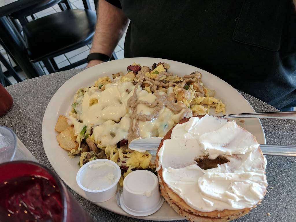 Benjis Deli | restaurant | 8683 N Port Washington Rd, Milwaukee, WI 53217, USA | 4142285130 OR +1 414-228-5130