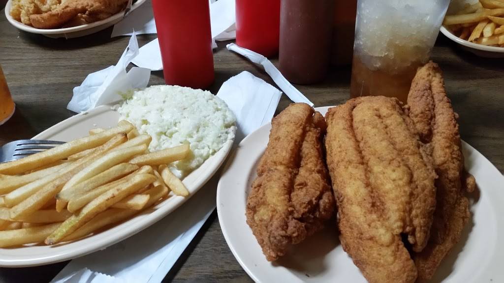 Village Inn Seafood & BBQ | restaurant | 3345 Martin Luther King Jr Dr, Lumberton, NC 28358, USA | 9107392050 OR +1 910-739-2050