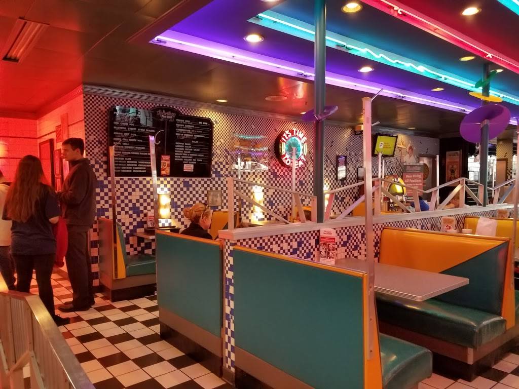 Portillos Hot Dogs | meal takeaway | 1900 Golf Rd, Rolling Meadows, IL 60008, USA | 8472280777 OR +1 847-228-0777