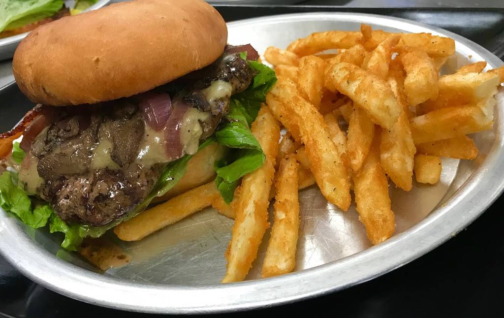 Go Fish Marina Bar & Grill | restaurant | 411 River Dr, Princeton, IA 52768, USA | 5632893908 OR +1 563-289-3908