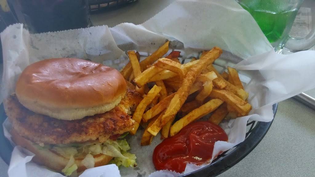 Chocolate Moose | restaurant | 101 N Main St, Farmland, IN 47340, USA | 7654687731 OR +1 765-468-7731