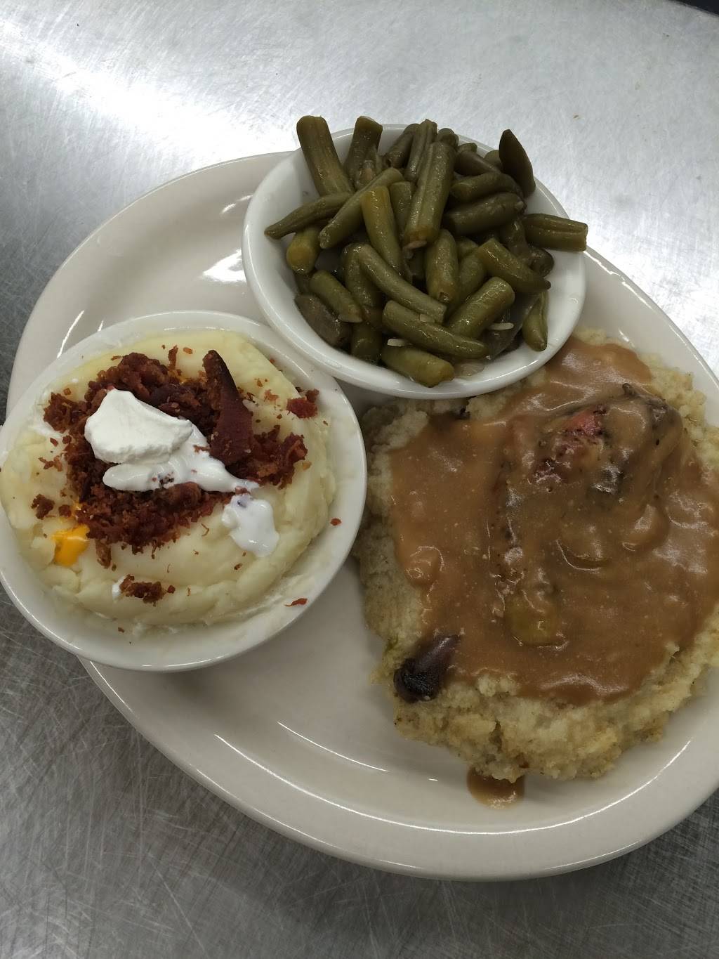 Sarah Lees Southern Cooking | restaurant | 6646 US-51, Millington, TN 38053, USA | 9018730906 OR +1 901-873-0906