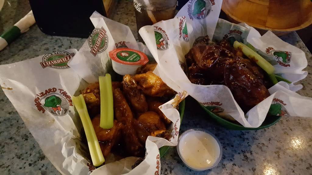 Winking Lizard Tavern | restaurant | 25800 Central Pkwy, Beachwood, OH 44122, USA | 2164540380 OR +1 216-454-0380