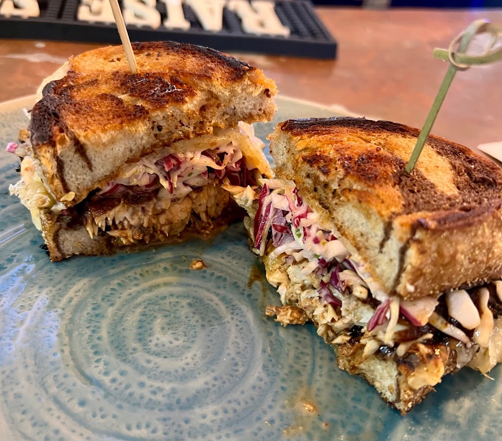 Captain Jacks On The Coast | restaurant | 1109 Noyack Rd, Southampton, NY 11968, USA | 6312045877 OR +1 631-204-5877