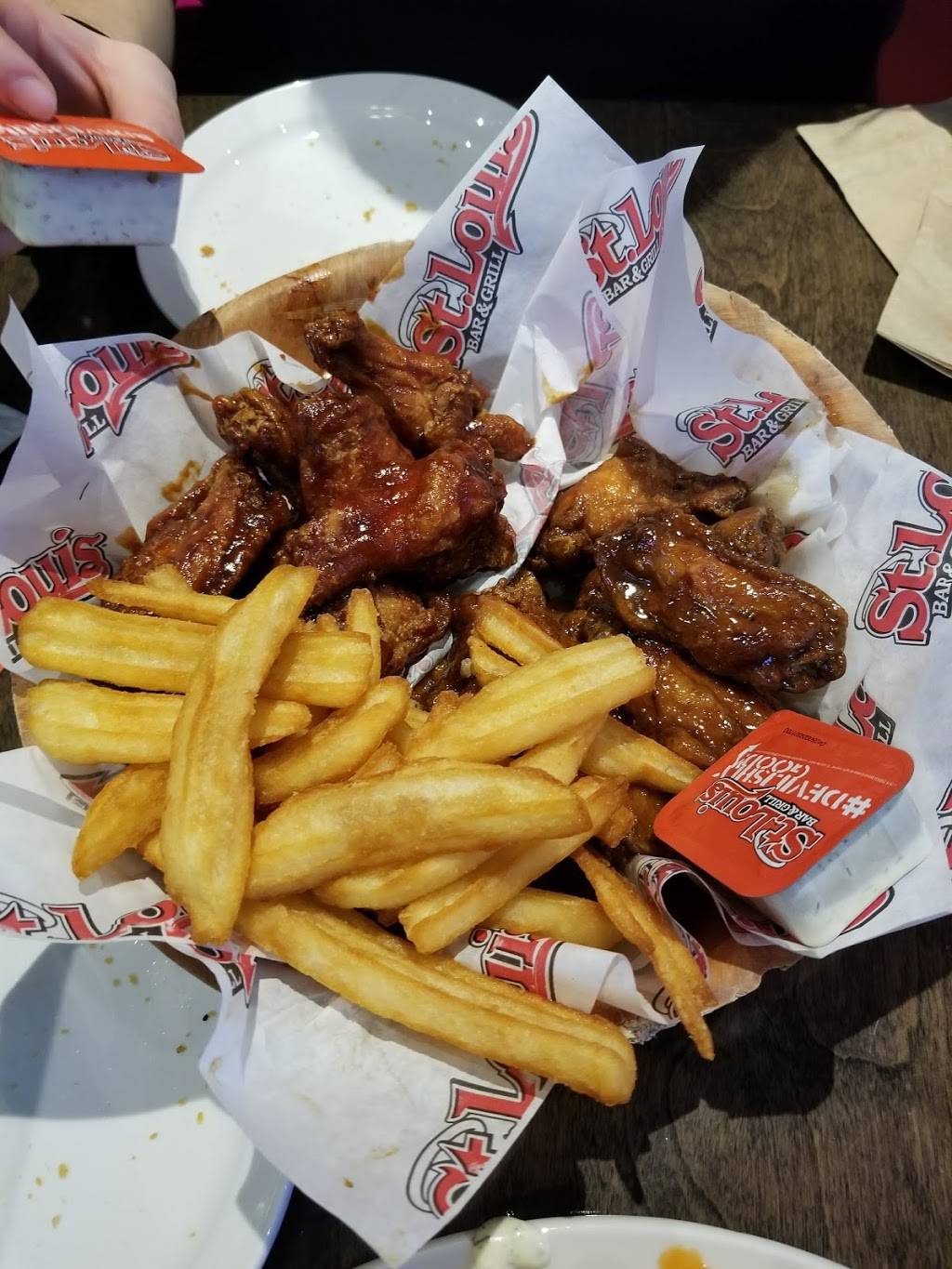 St. Louis Bar & Grill | restaurant | 515 Riddell Rd, Orangeville, ON L9W 5E3, Canada | 5199420505 OR +1 519-942-0505