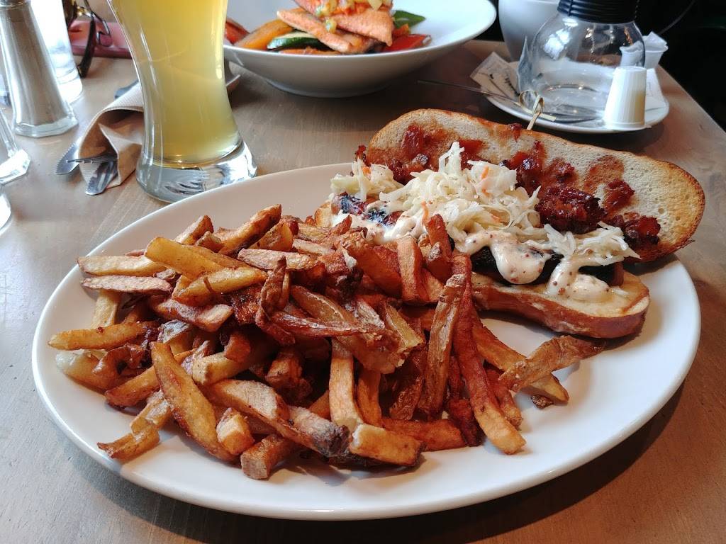 Chelsea Pub | restaurant | 238 Chemin Old Chelsea, Chelsea, QC J9B 1J3, Canada | 8198275300 OR +1 819-827-5300